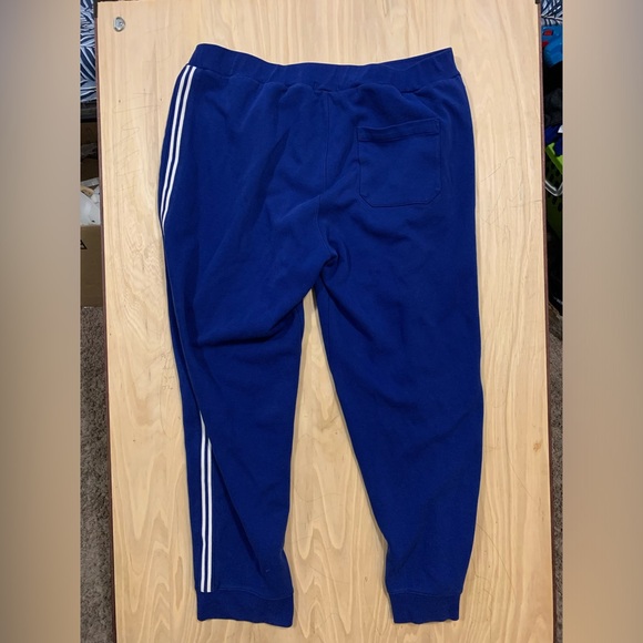 Used, no strings - Picture 2 of 4